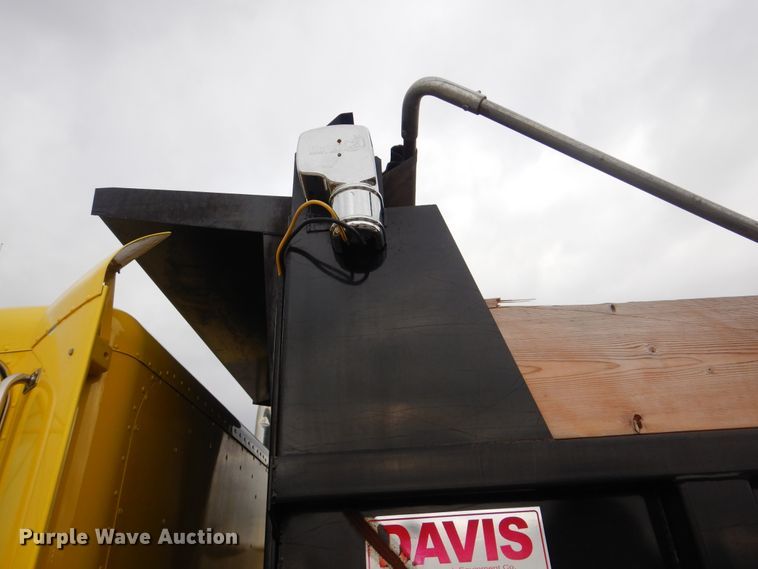 image for item DJ8593 2001 Peterbilt 378  dump truck