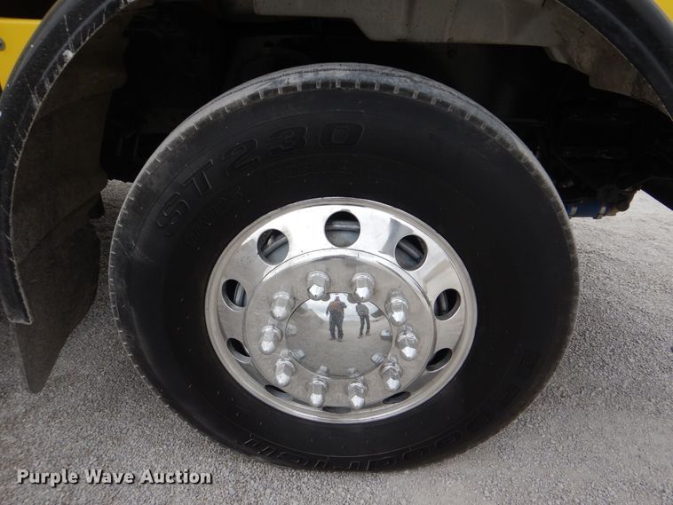 image for item DJ8593 2001 Peterbilt 378  dump truck