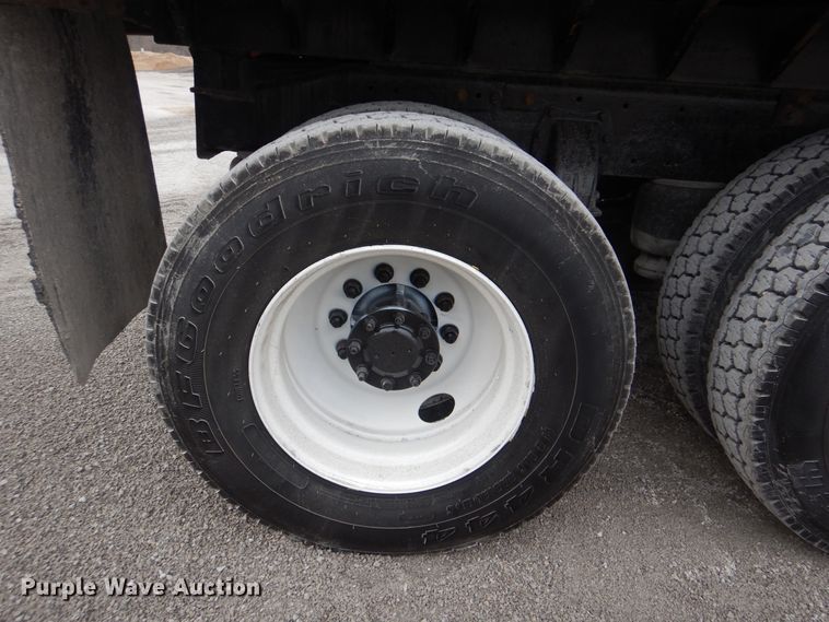 image for item DJ8593 2001 Peterbilt 378  dump truck