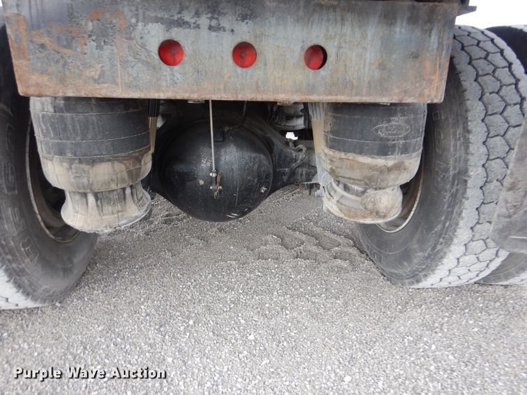 image for item DJ8593 2001 Peterbilt 378  dump truck