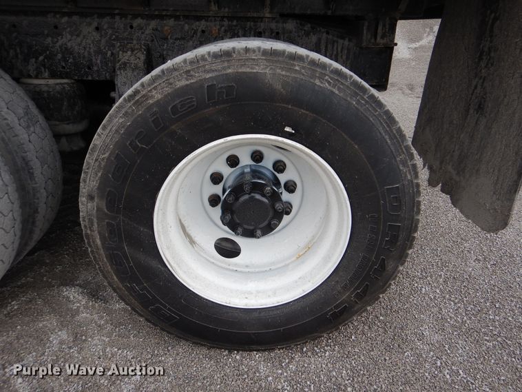 image for item DJ8593 2001 Peterbilt 378  dump truck