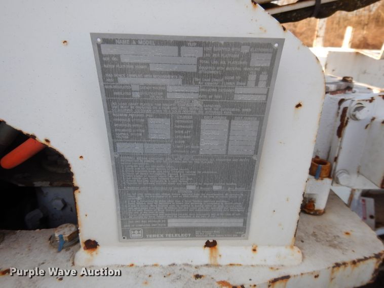 image for item DL2017 1998 International 4700  forestry bucket truck