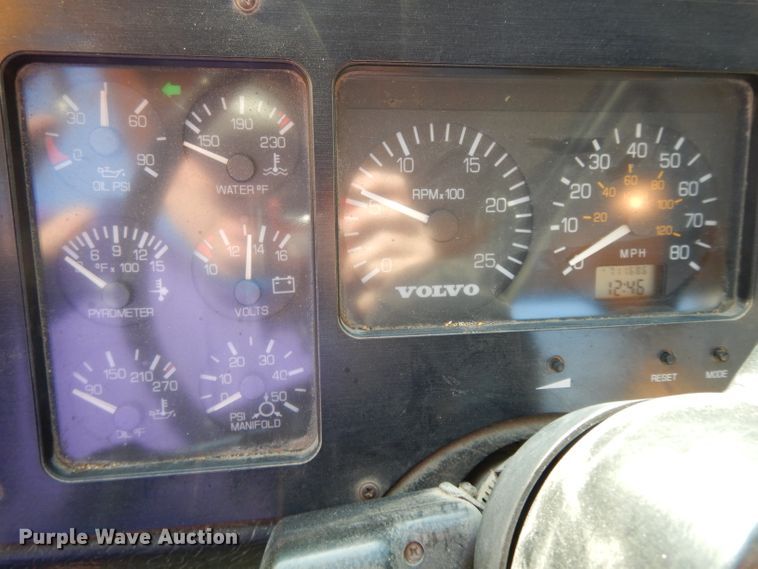 image for item DL2018 1997 Volvo EZ Liner  flatbed truck