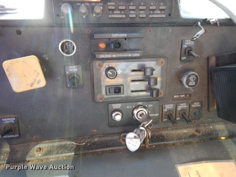 image for item DL2018 1997 Volvo EZ Liner  flatbed truck