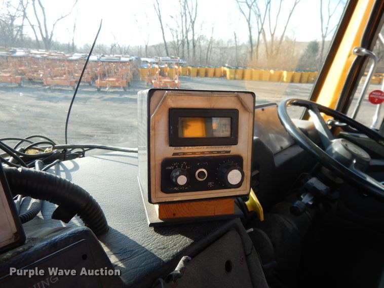 image for item DL2018 1997 Volvo EZ Liner  flatbed truck