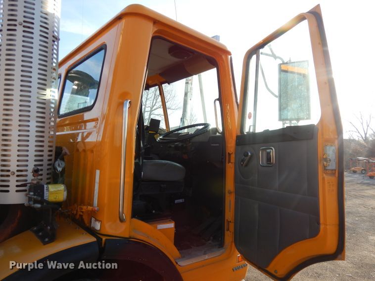 image for item DL2018 1997 Volvo EZ Liner  flatbed truck