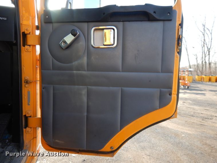 image for item DL2018 1997 Volvo EZ Liner  flatbed truck