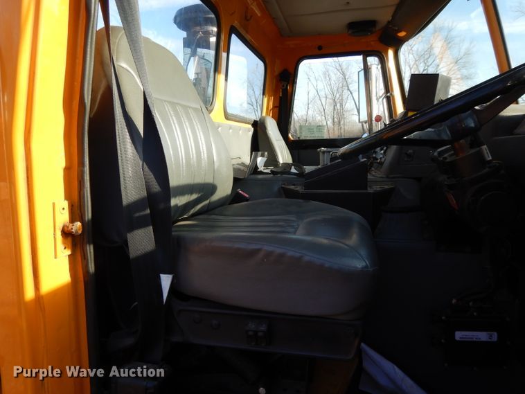 image for item DL2018 1997 Volvo EZ Liner  flatbed truck