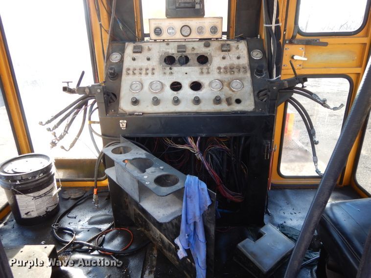 image for item DL2018 1997 Volvo EZ Liner  flatbed truck