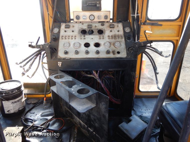 image for item DL2018 1997 Volvo EZ Liner  flatbed truck