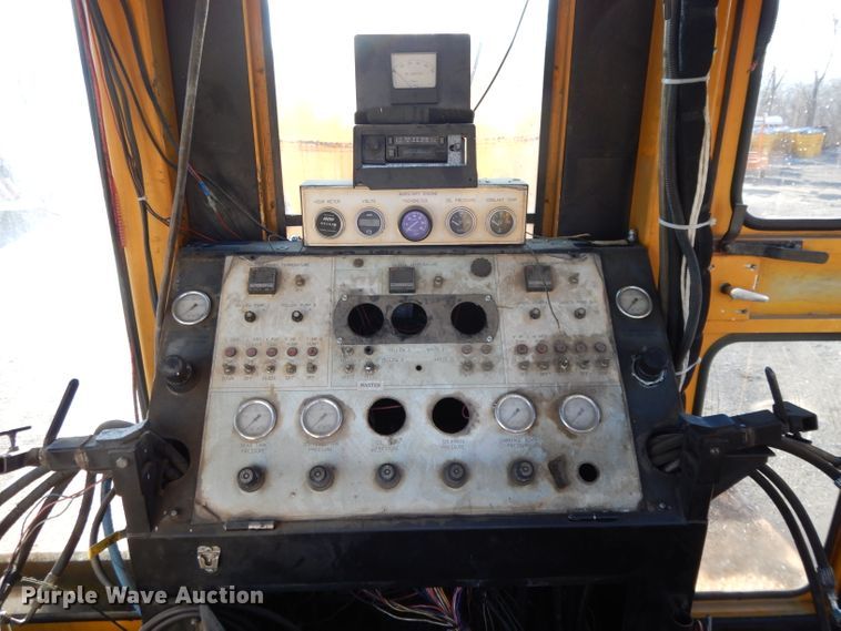 image for item DL2018 1997 Volvo EZ Liner  flatbed truck