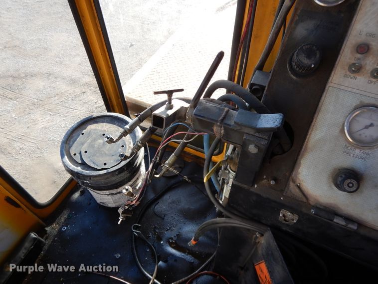 image for item DL2018 1997 Volvo EZ Liner  flatbed truck