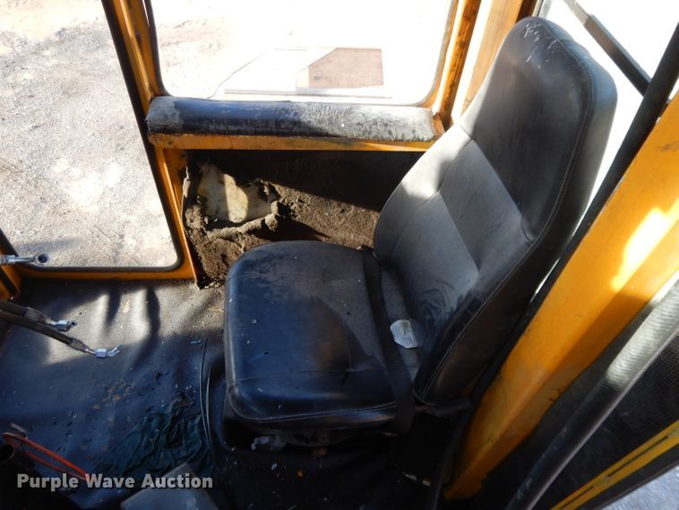 image for item DL2018 1997 Volvo EZ Liner  flatbed truck