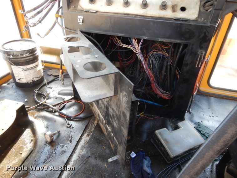 image for item DL2018 1997 Volvo EZ Liner  flatbed truck