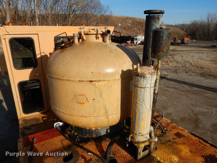 image for item DL2018 1997 Volvo EZ Liner  flatbed truck