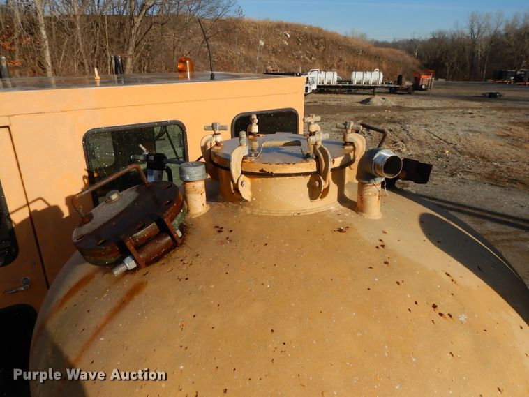 image for item DL2018 1997 Volvo EZ Liner  flatbed truck