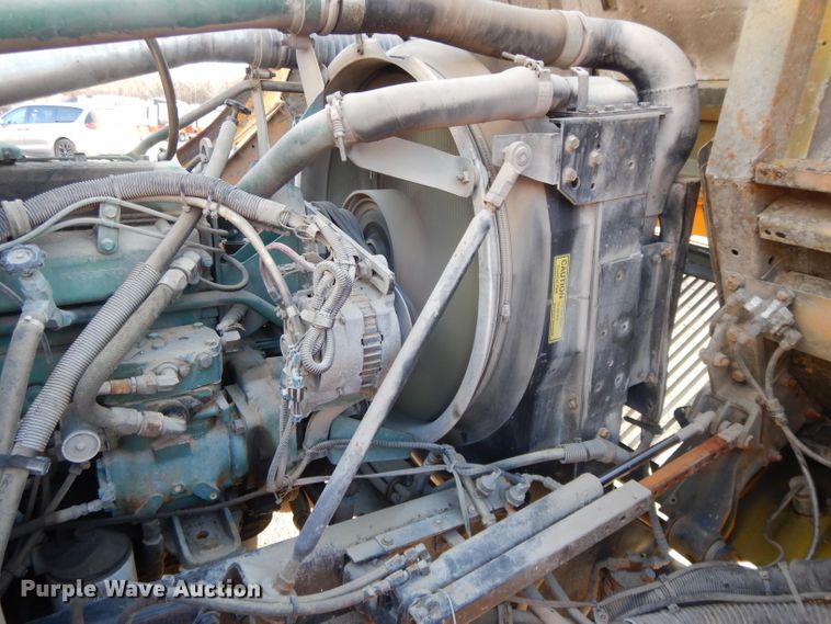 image for item DL2018 1997 Volvo EZ Liner  flatbed truck