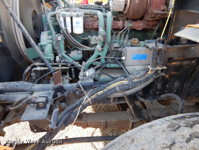 image for item DL2018 1997 Volvo EZ Liner  flatbed truck