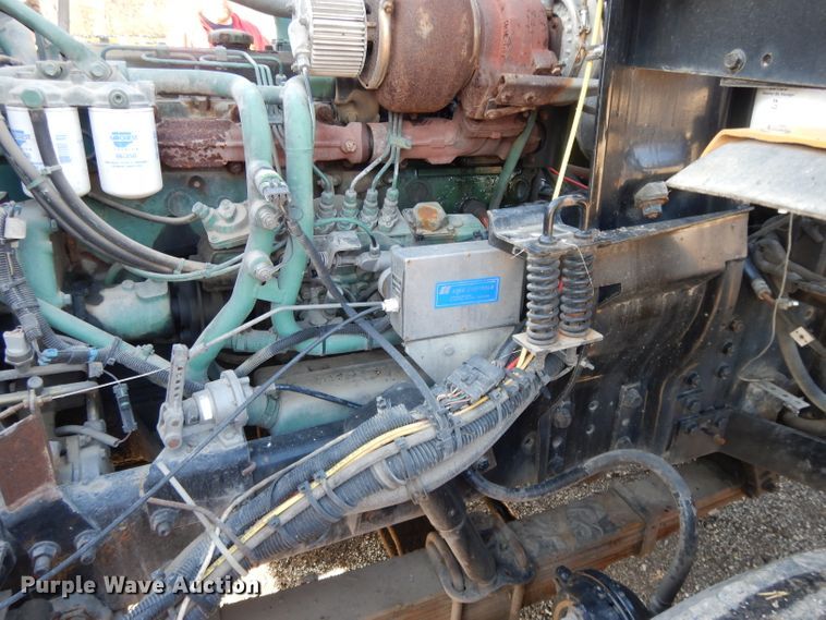 image for item DL2018 1997 Volvo EZ Liner  flatbed truck