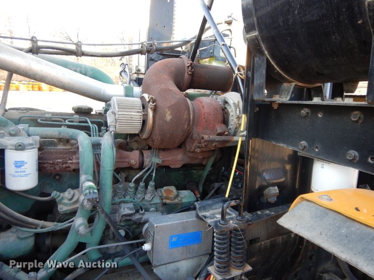 image for item DL2018 1997 Volvo EZ Liner  flatbed truck