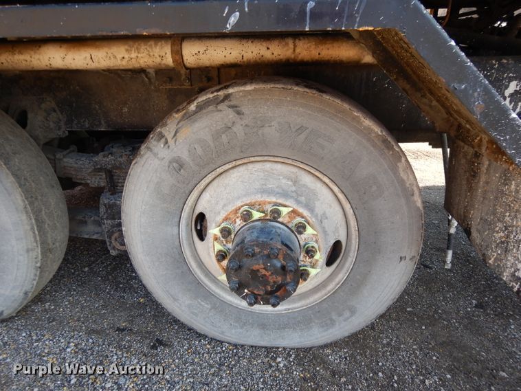 image for item DL2018 1997 Volvo EZ Liner  flatbed truck