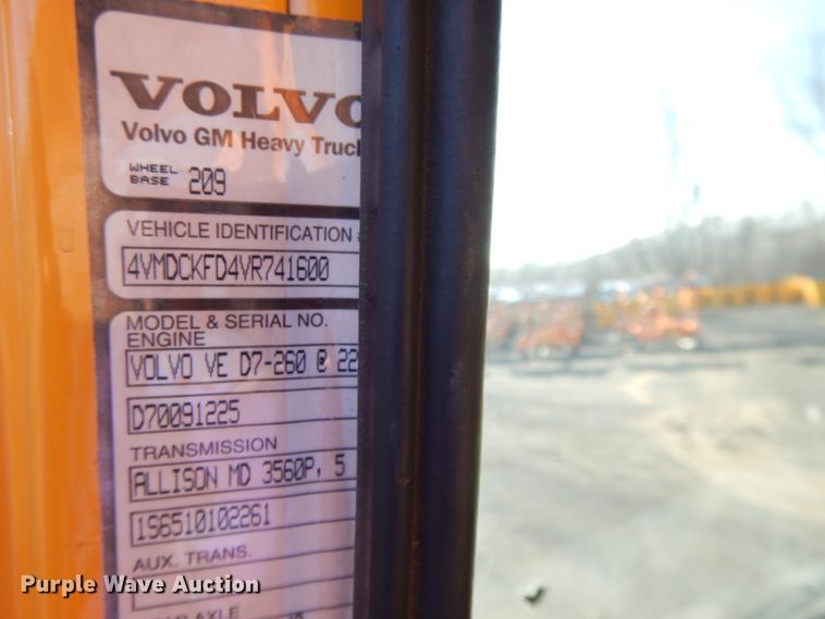 image for item DL2018 1997 Volvo EZ Liner  flatbed truck