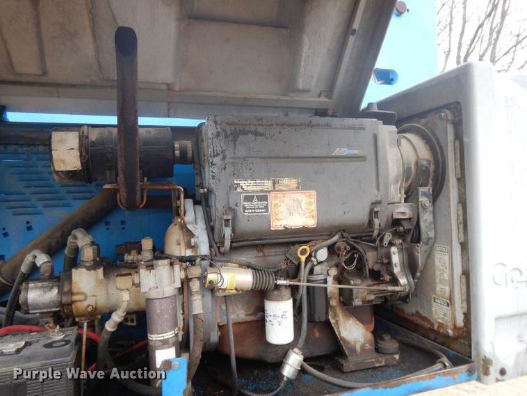 image for item DL2696 1995 Genie S65  boom lift