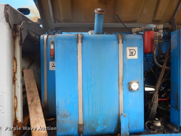 image for item DL2696 1995 Genie S65  boom lift