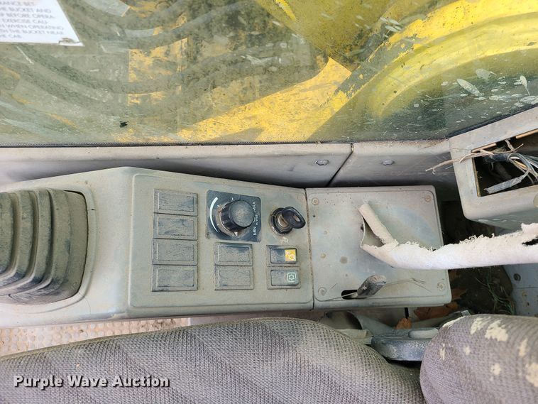 image for item FW9664 New Holland EC270  excavator