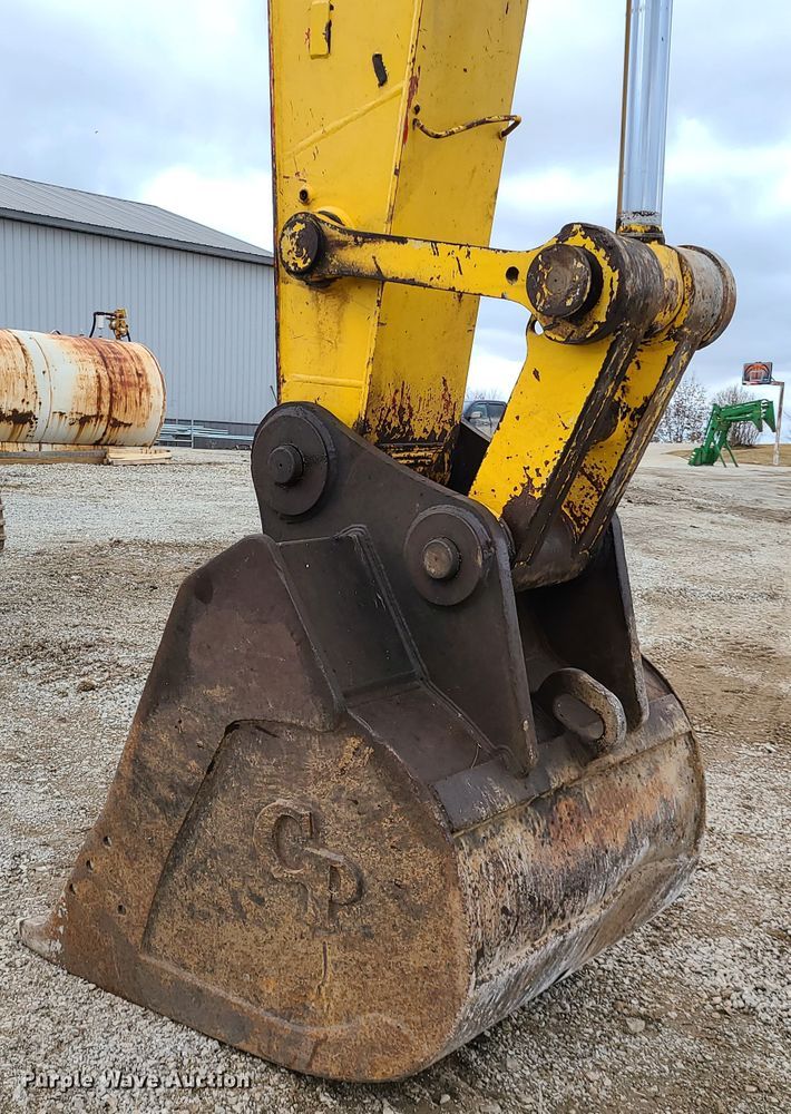 image for item FW9664 New Holland EC270  excavator