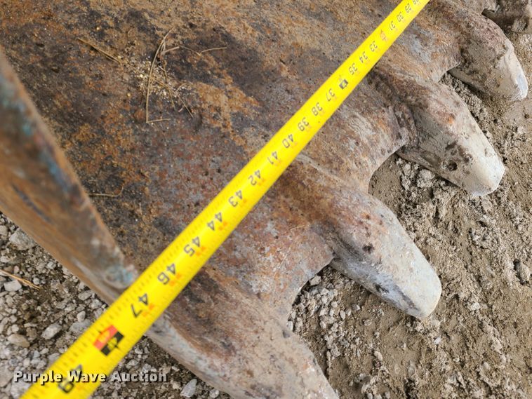 image for item FW9664 New Holland EC270  excavator