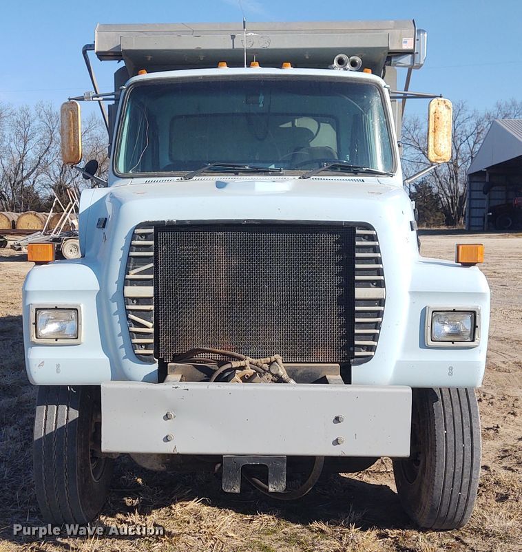 image for item FY9831 1996 Ford L9000  dump truck
