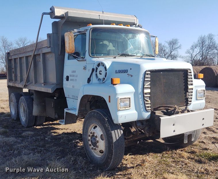 image for item FY9831 1996 Ford L9000  dump truck