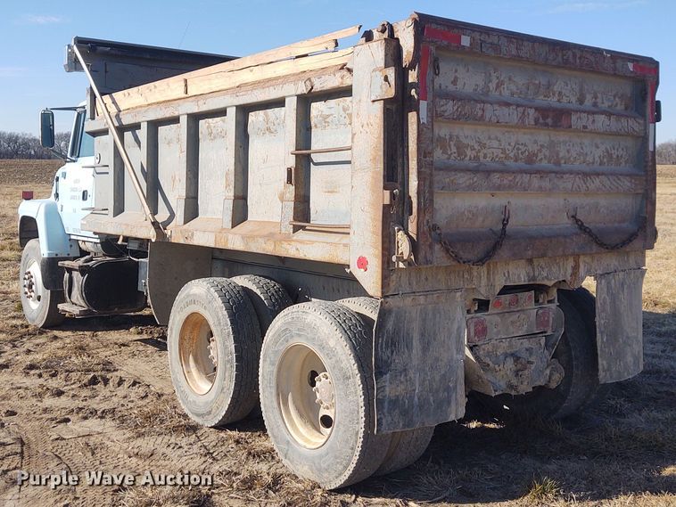 image for item FY9831 1996 Ford L9000  dump truck