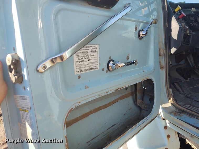 image for item FY9831 1996 Ford L9000  dump truck