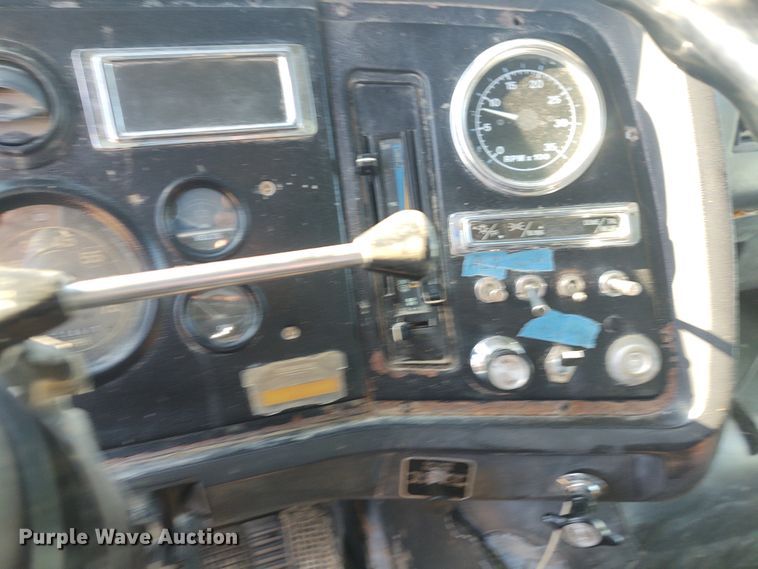 image for item FY9831 1996 Ford L9000  dump truck