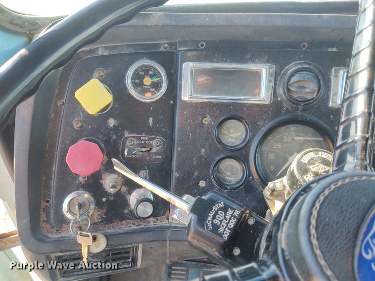 image for item FY9831 1996 Ford L9000  dump truck