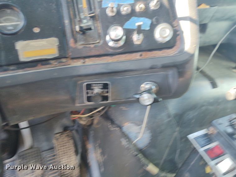 image for item FY9831 1996 Ford L9000  dump truck