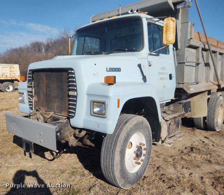image for item FY9831 1996 Ford L9000  dump truck