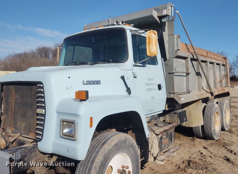 image for item FY9831 1996 Ford L9000  dump truck