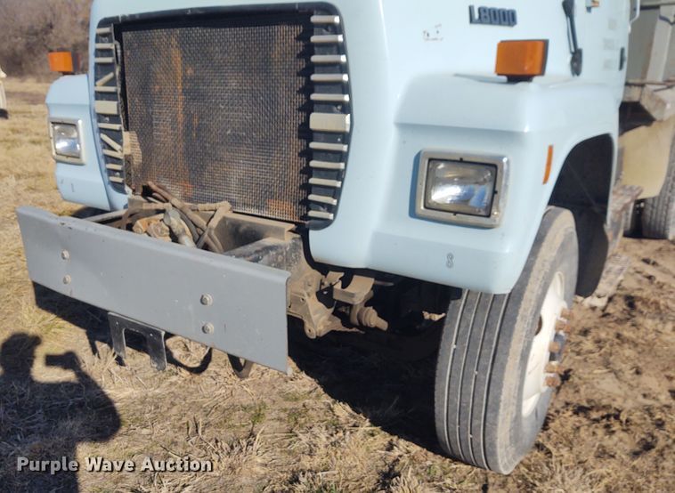 image for item FY9831 1996 Ford L9000  dump truck