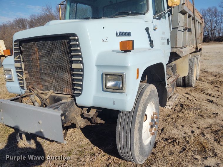 image for item FY9831 1996 Ford L9000  dump truck