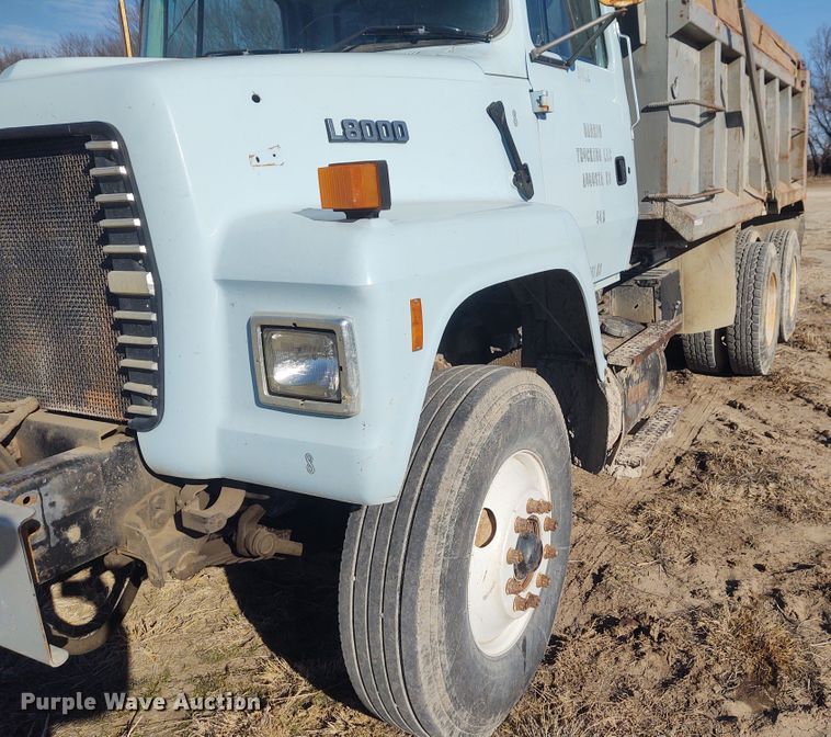 image for item FY9831 1996 Ford L9000  dump truck