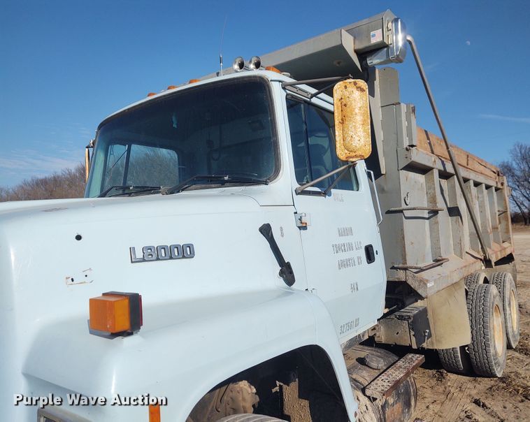 image for item FY9831 1996 Ford L9000  dump truck