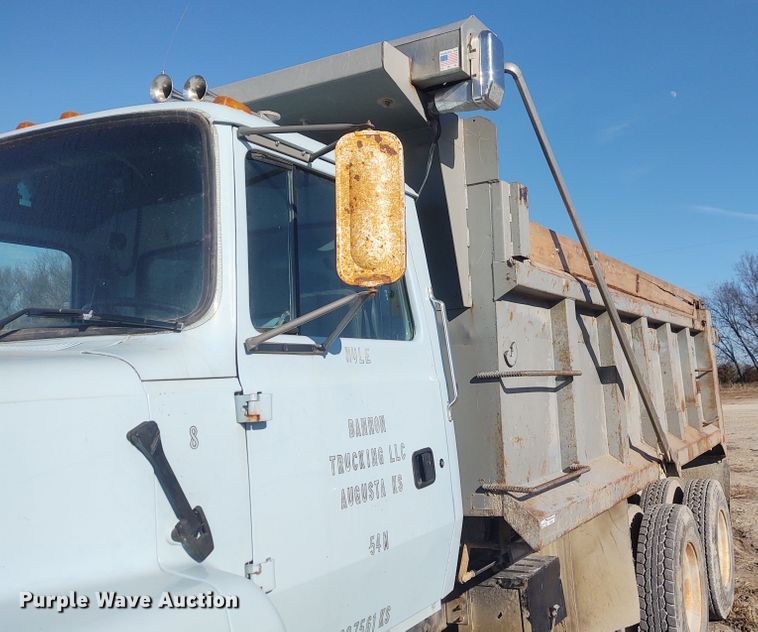 image for item FY9831 1996 Ford L9000  dump truck