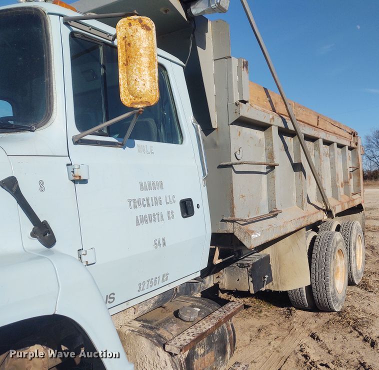 image for item FY9831 1996 Ford L9000  dump truck