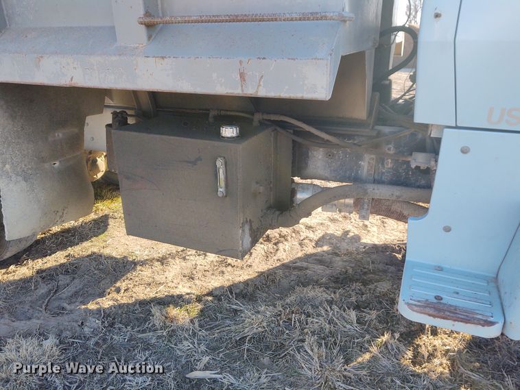 image for item FY9831 1996 Ford L9000  dump truck