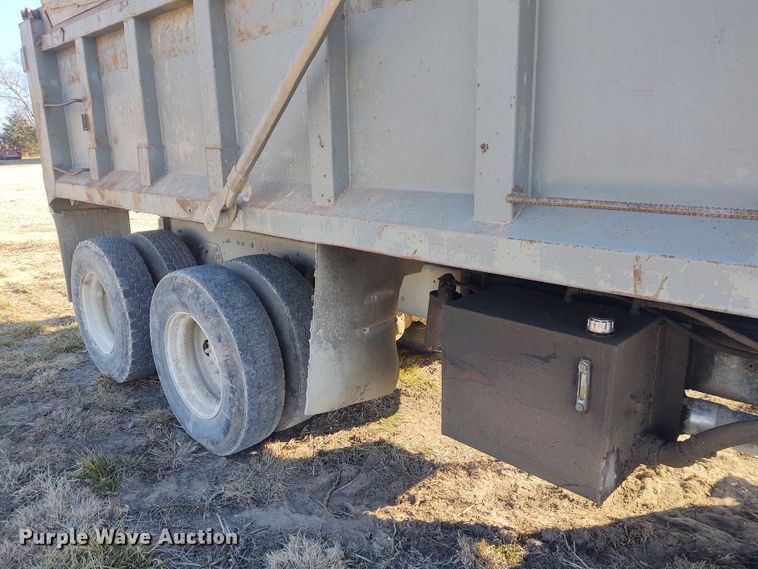 image for item FY9831 1996 Ford L9000  dump truck