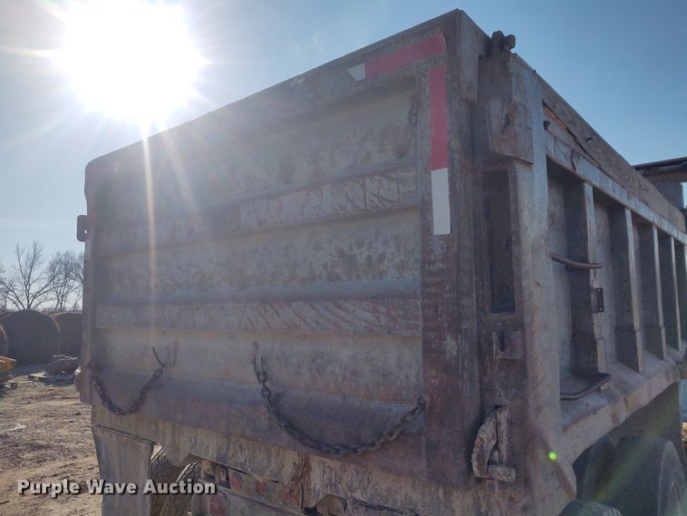 image for item FY9831 1996 Ford L9000  dump truck