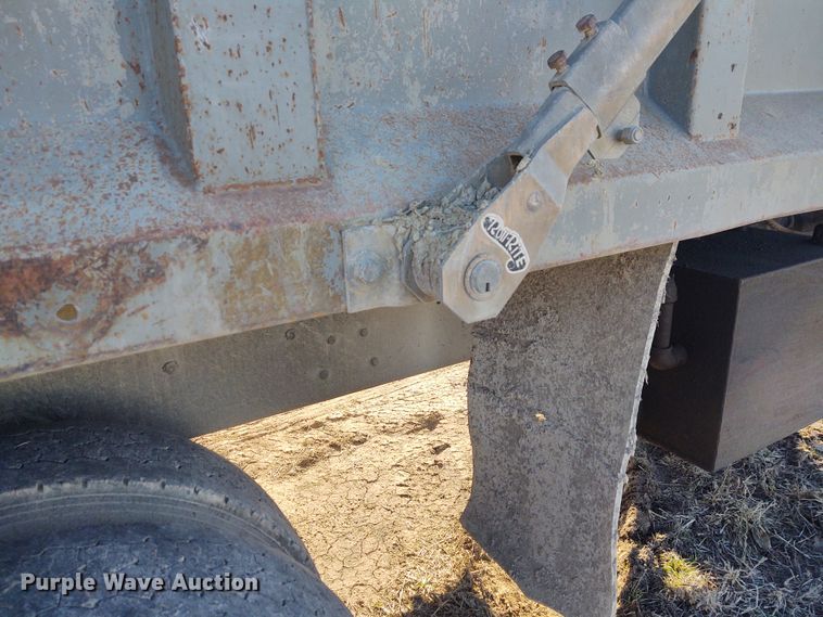 image for item FY9831 1996 Ford L9000  dump truck